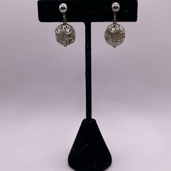 Vintage Screw On Filigree Ball Dangle Silvertone Earrings 1” Length - Picture 5 of 7